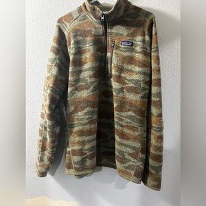Camo fleece Patagonia half zip pullover men’s large